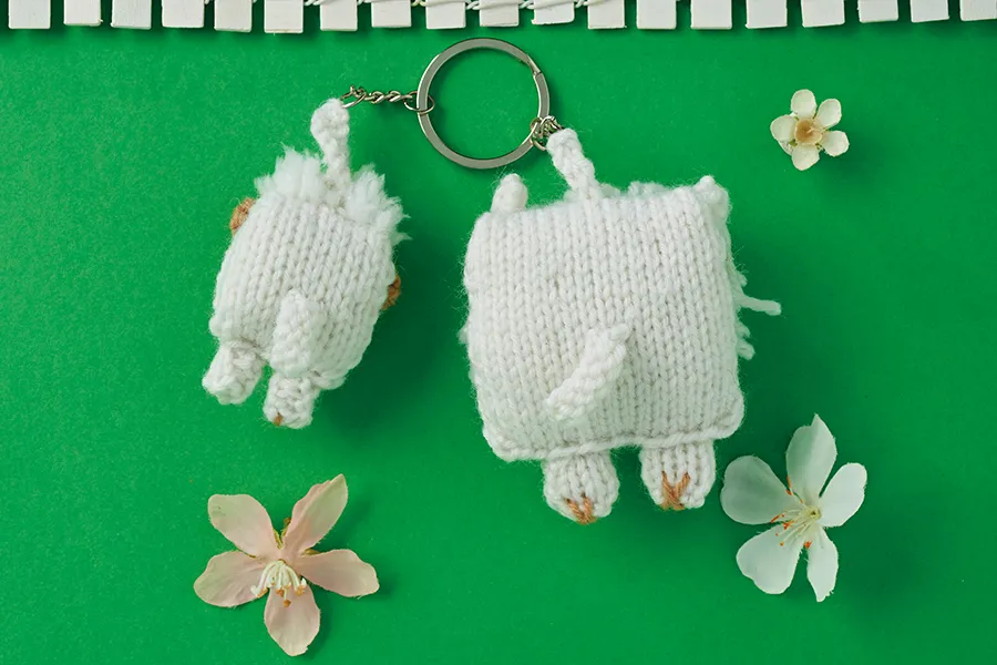 Knitted farm animals cows back