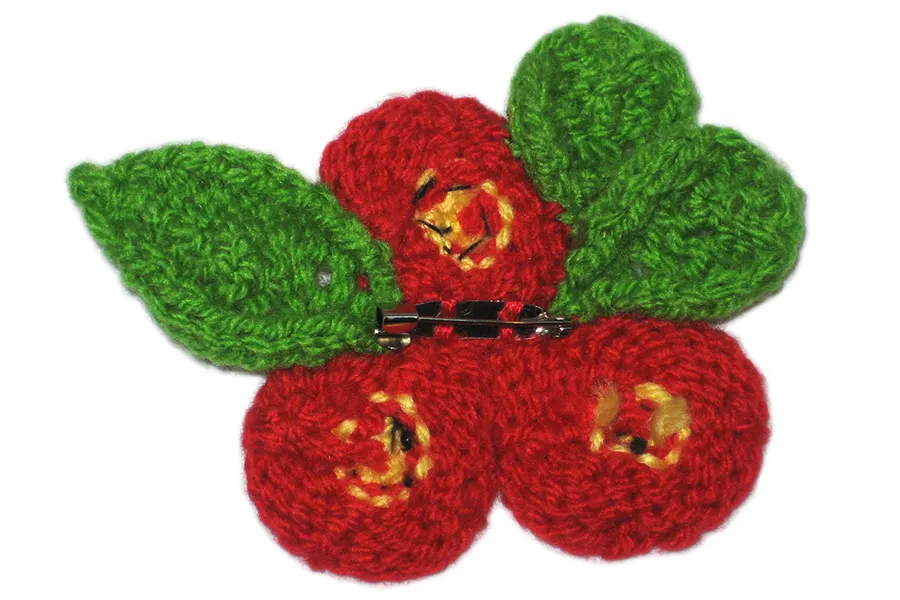 Knitted poppy brooch pattern, small back