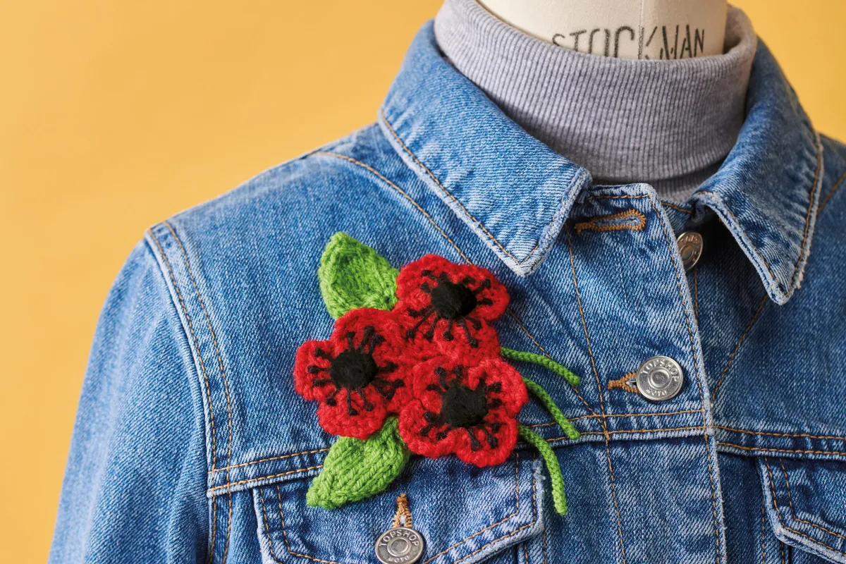 Knitted poppy brooch pattern, large