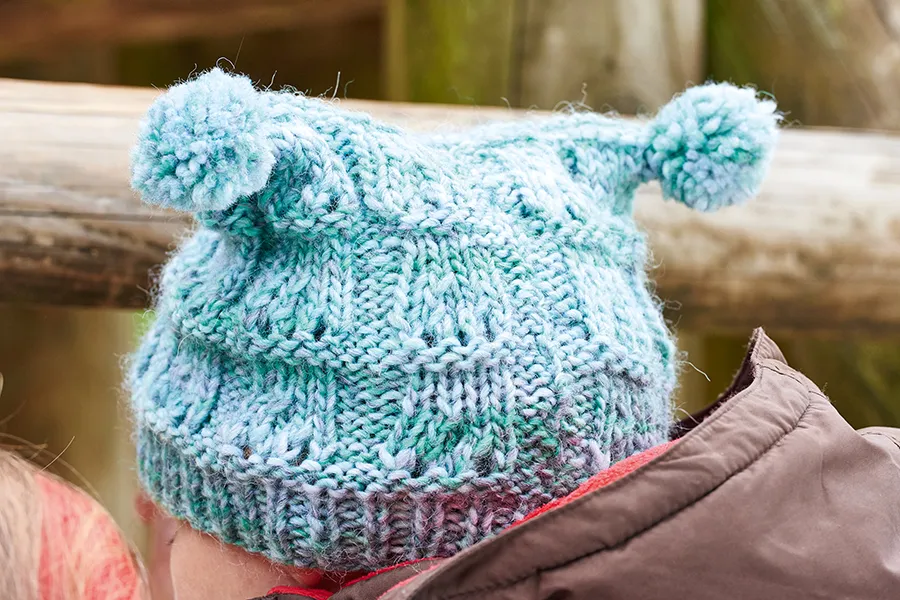 Pom pom hat knitting pattern