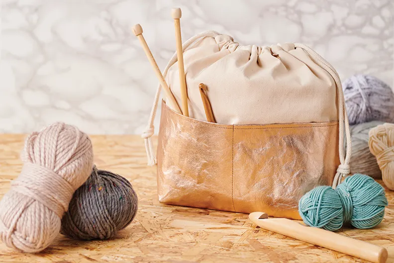 40 Pocket Knitting Needle and Crochet Hook Organizer Roll sewing pattern -  Sew Modern Bags