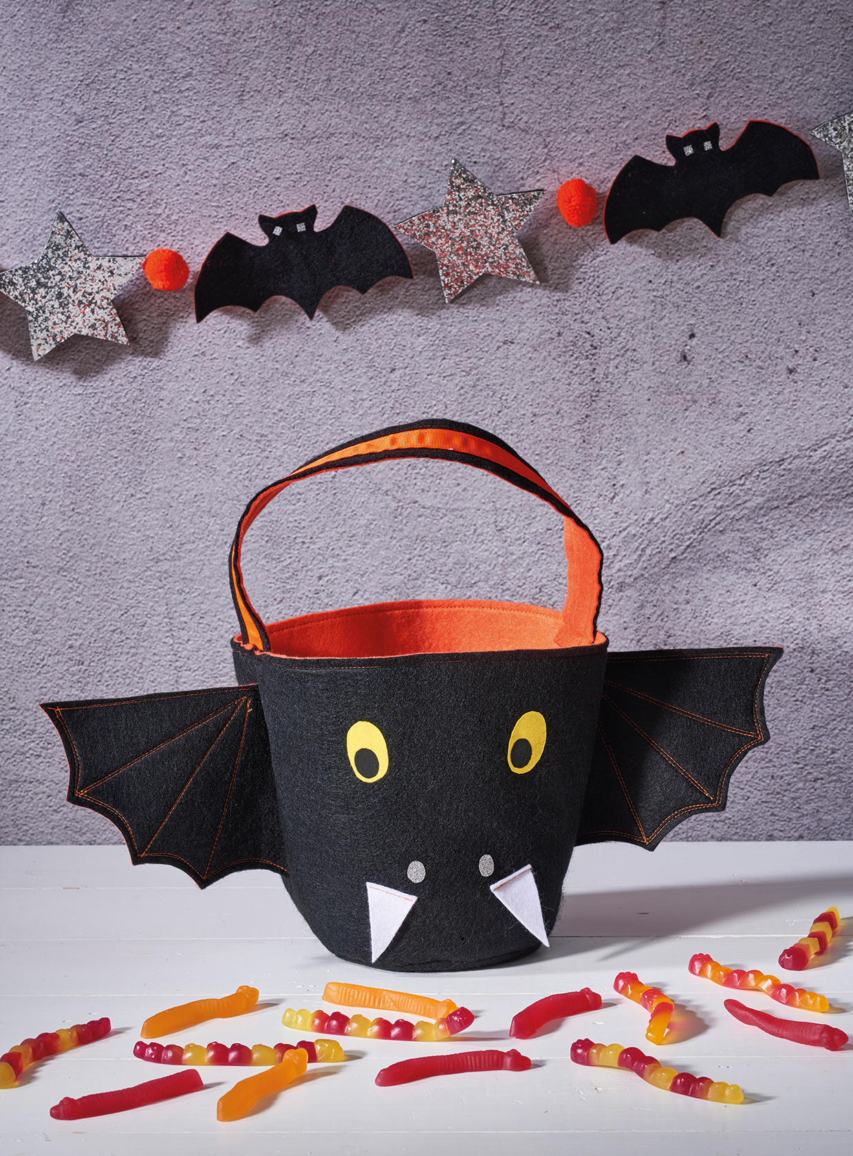 How to make halloween bunting and bucket