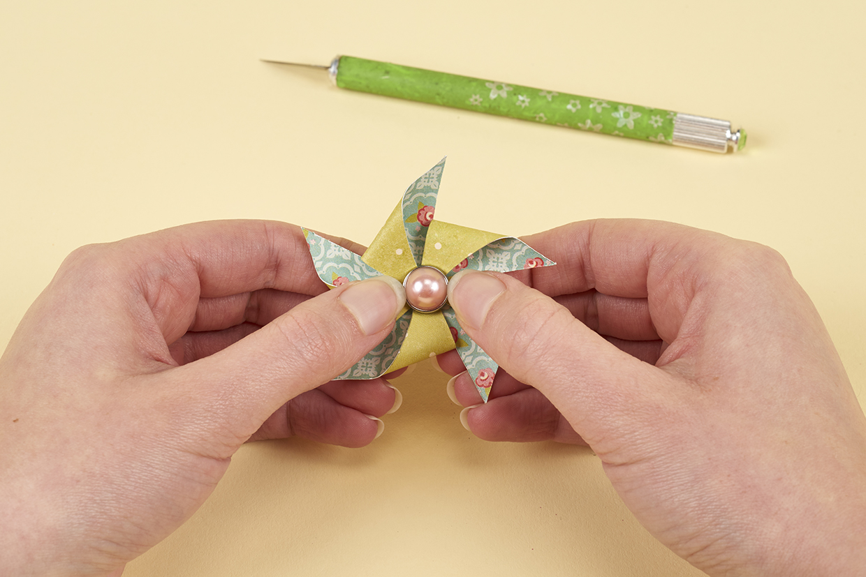 How to make a paper pinwheel – step 3