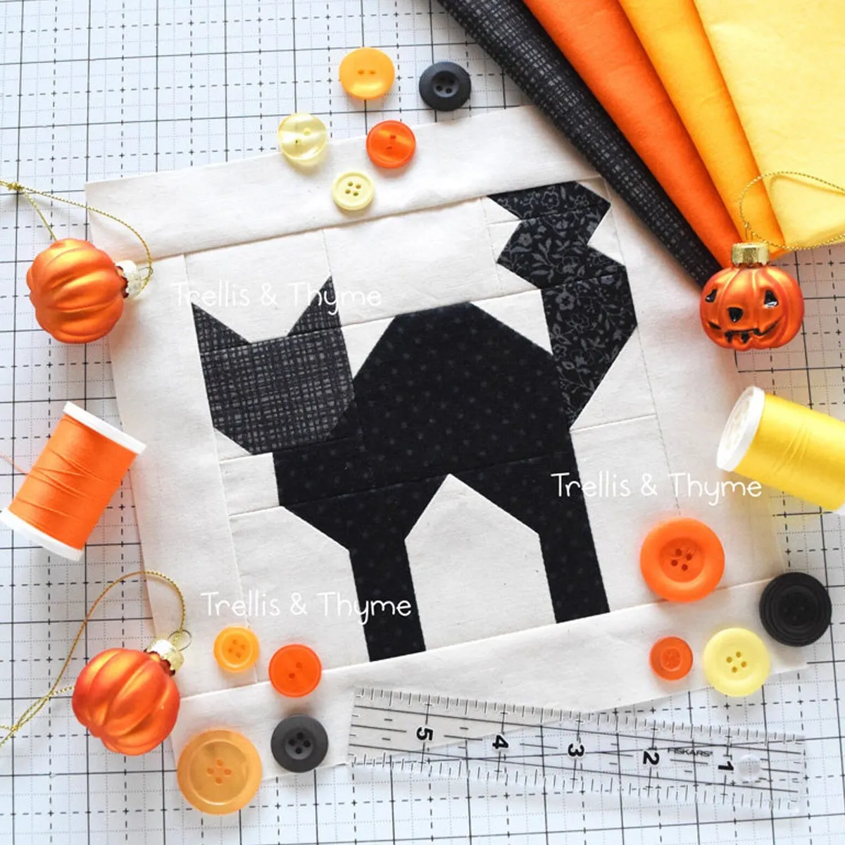 Black cat halloween quilting pattern