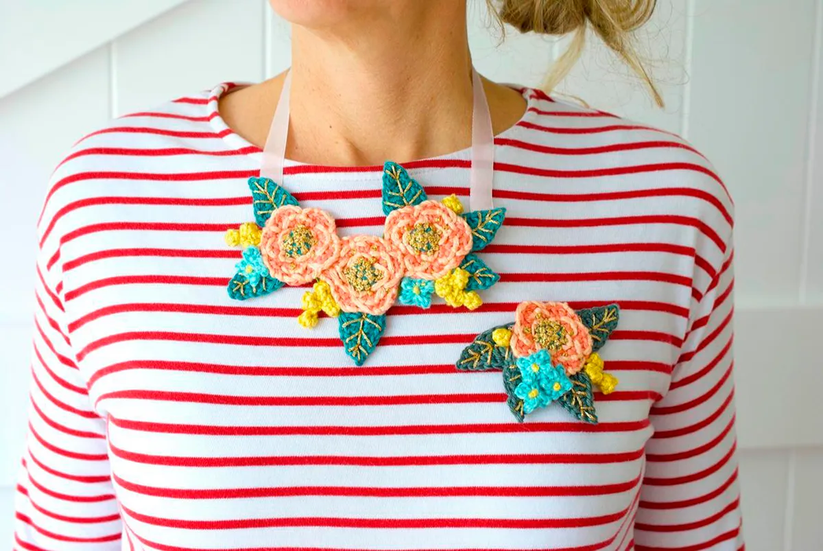 Crochet_flower_necklace_pattern