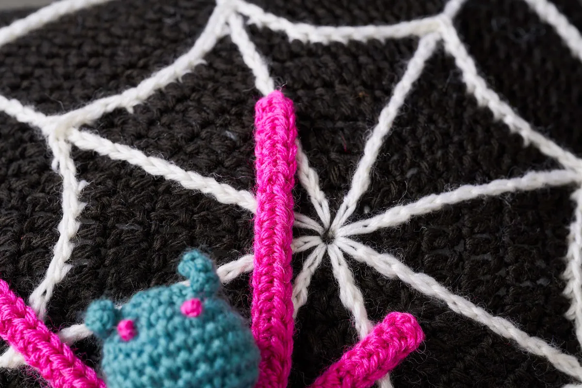 how to crochet a spider closeup