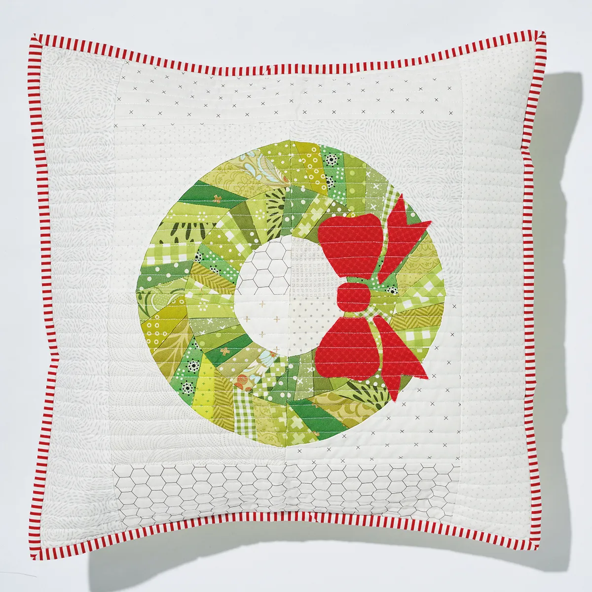 How to make a Christmas patchwork wreath cushion