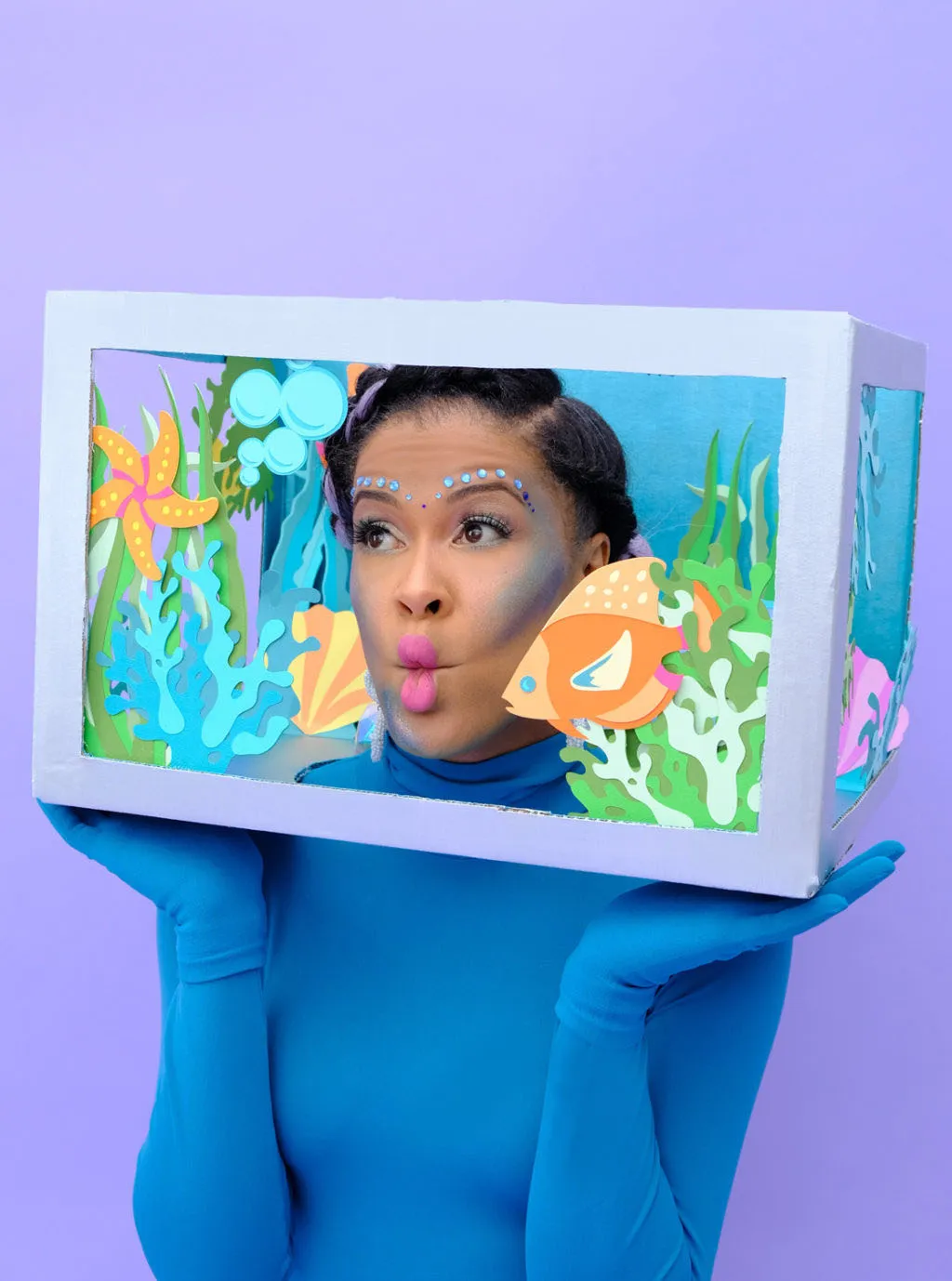 DIY cardboard aquarium Halloween costume