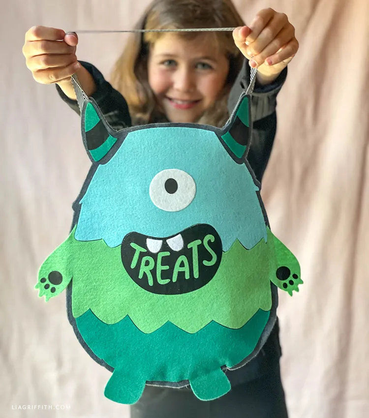 Easy DIY Halloween costumes – monster bag