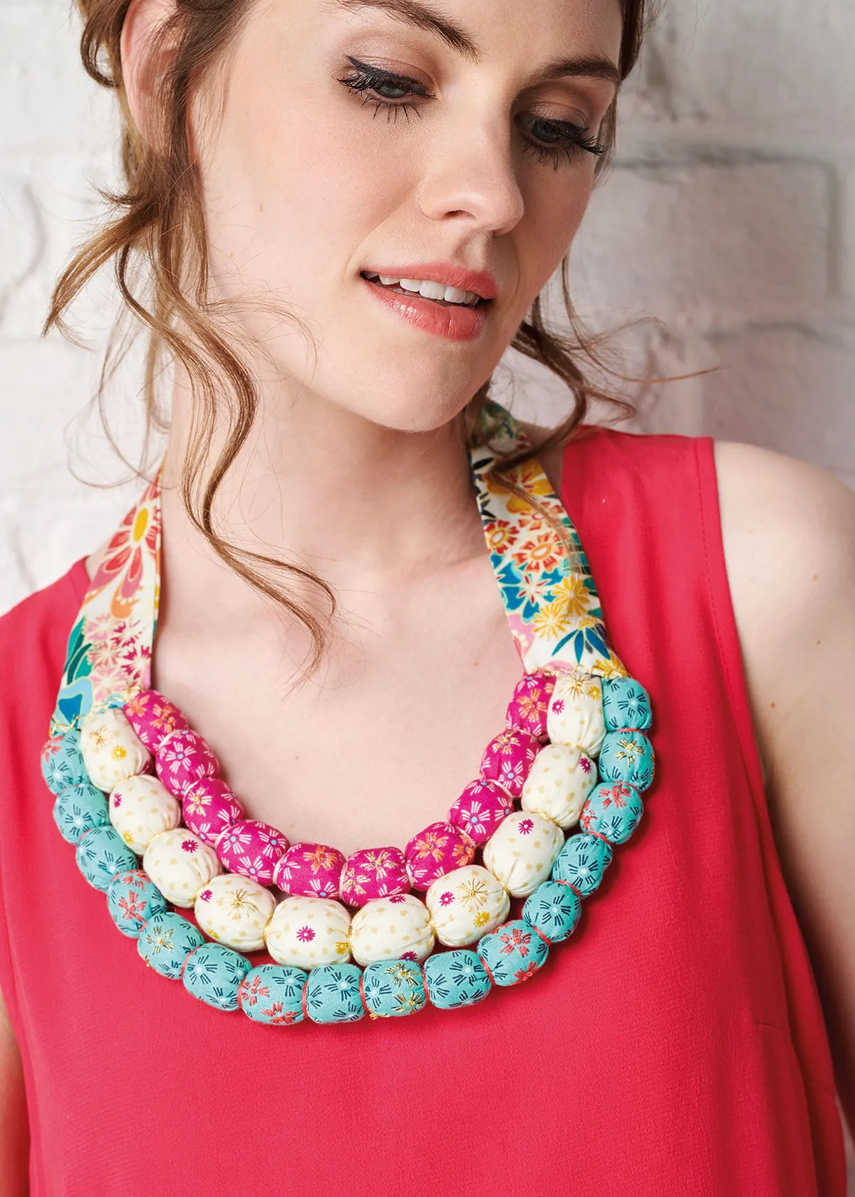 How to make a fabric necklace