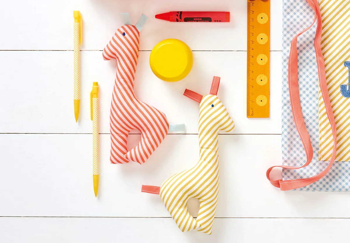 How to make a giraffe rattle toy