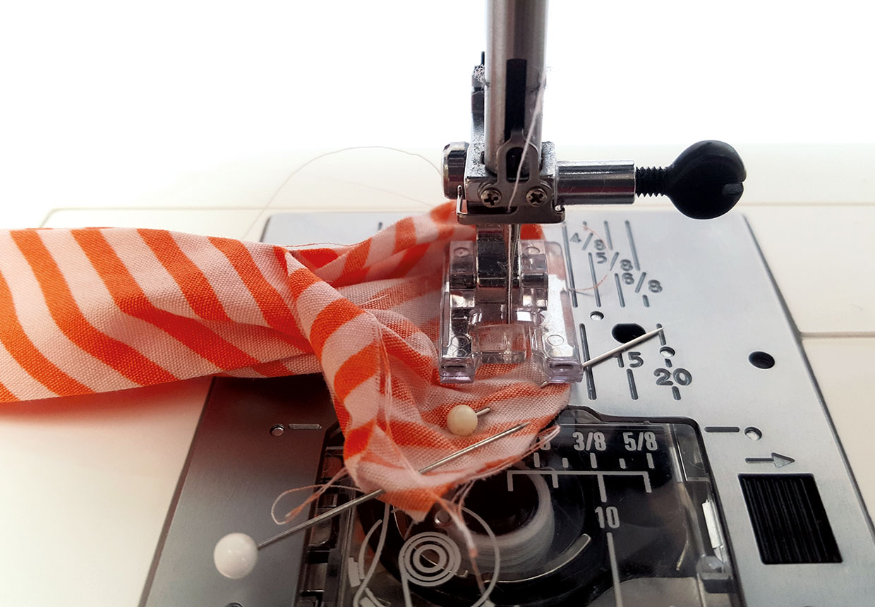 How to Sew your own Scrunchie with or without a Sewing Machine