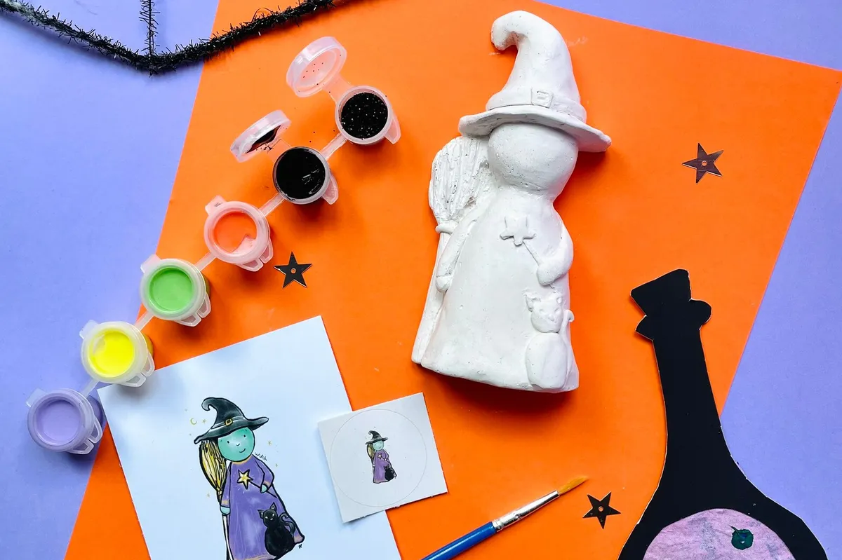 Easy Halloween Crafts Paint your own witch