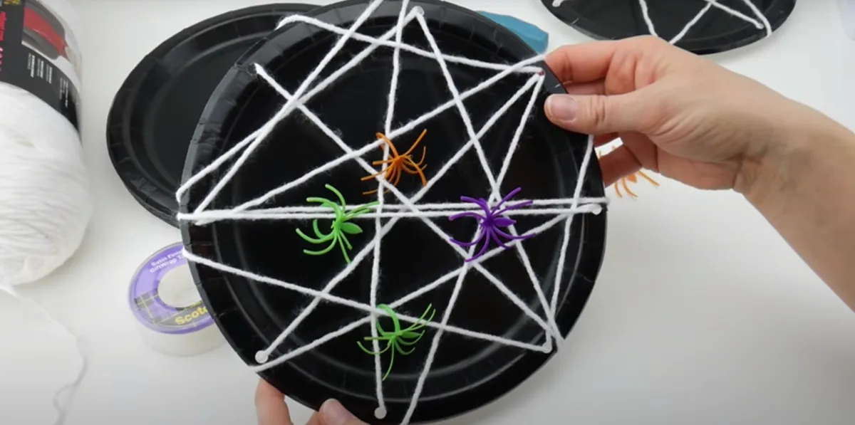 Halloween crafts for preschoolers spiderweb plate