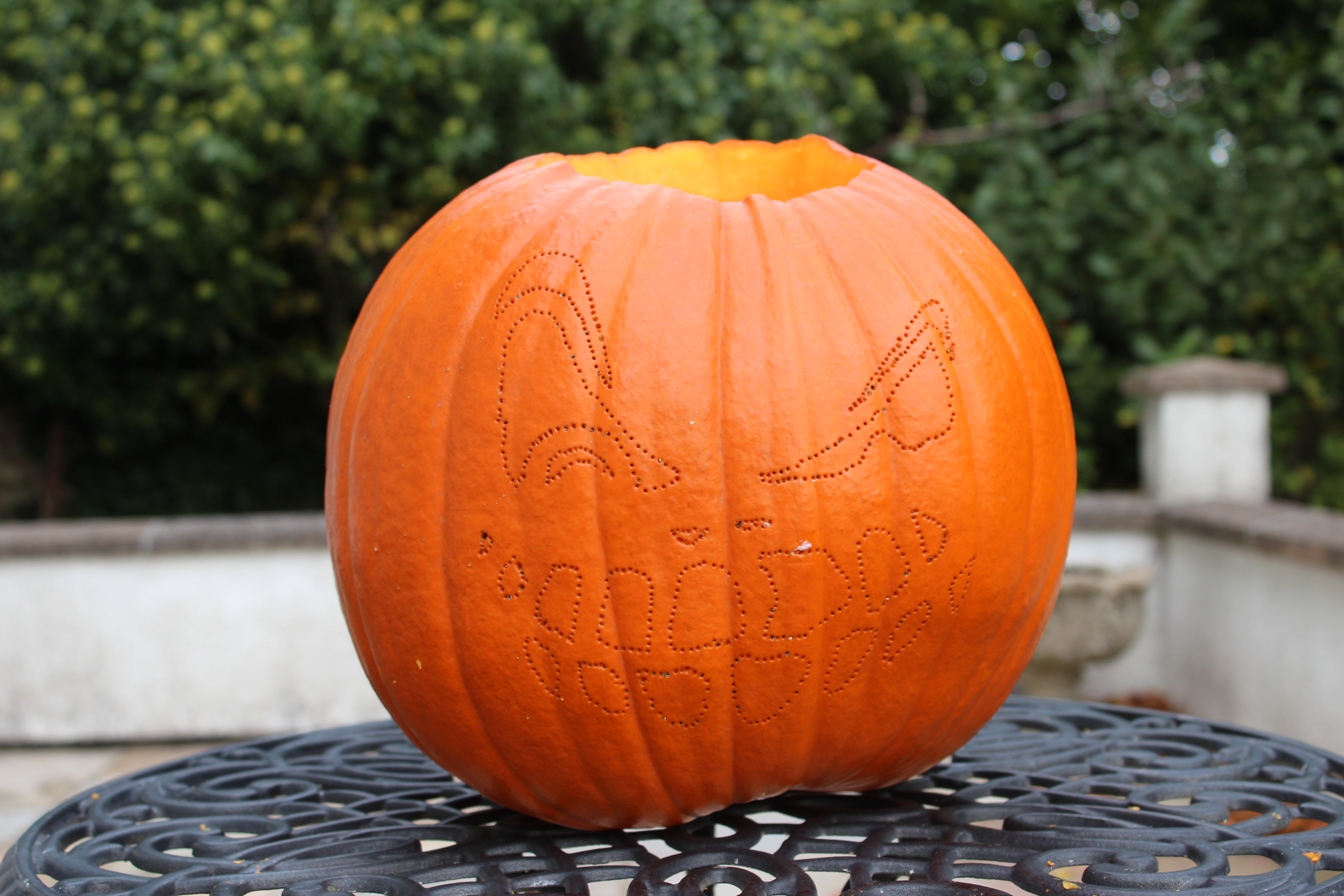 How do you carve a pumpkin? Draw the face