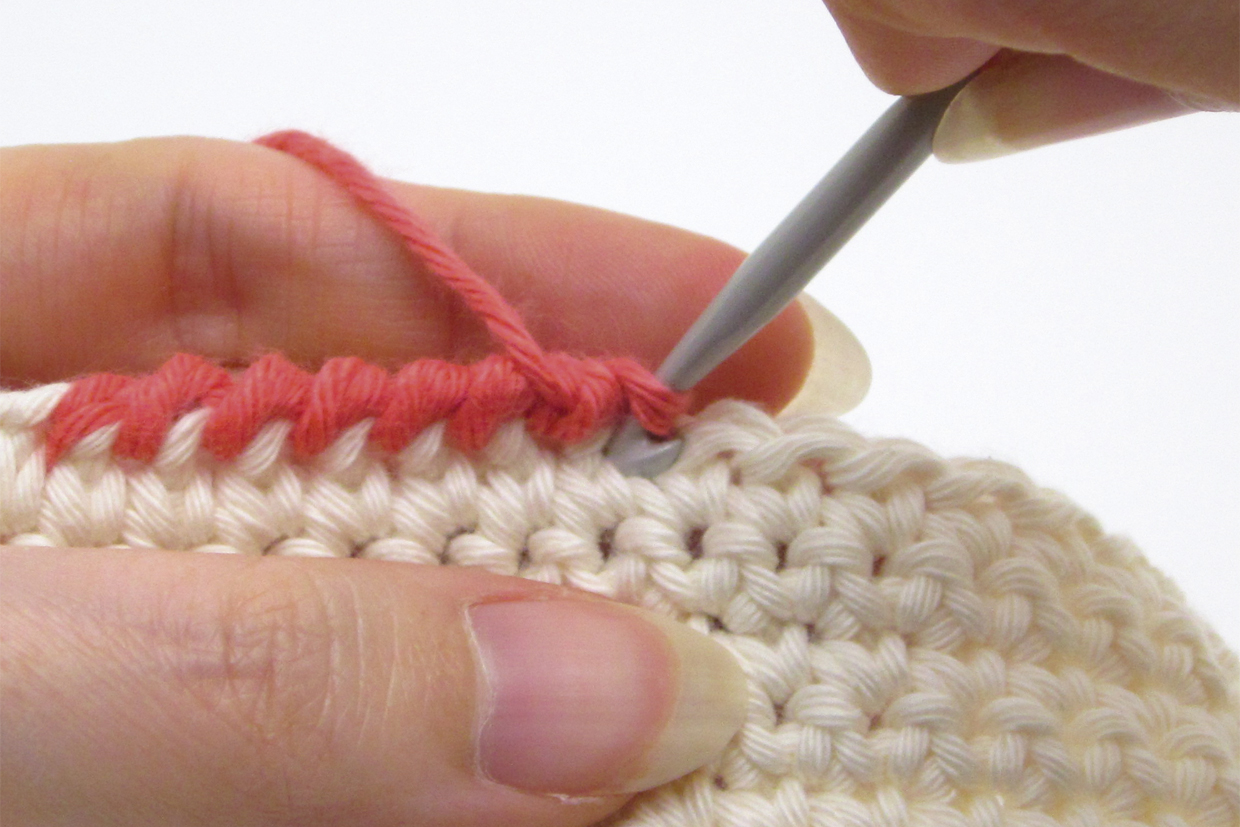 How to crochet crab stitch step 01
