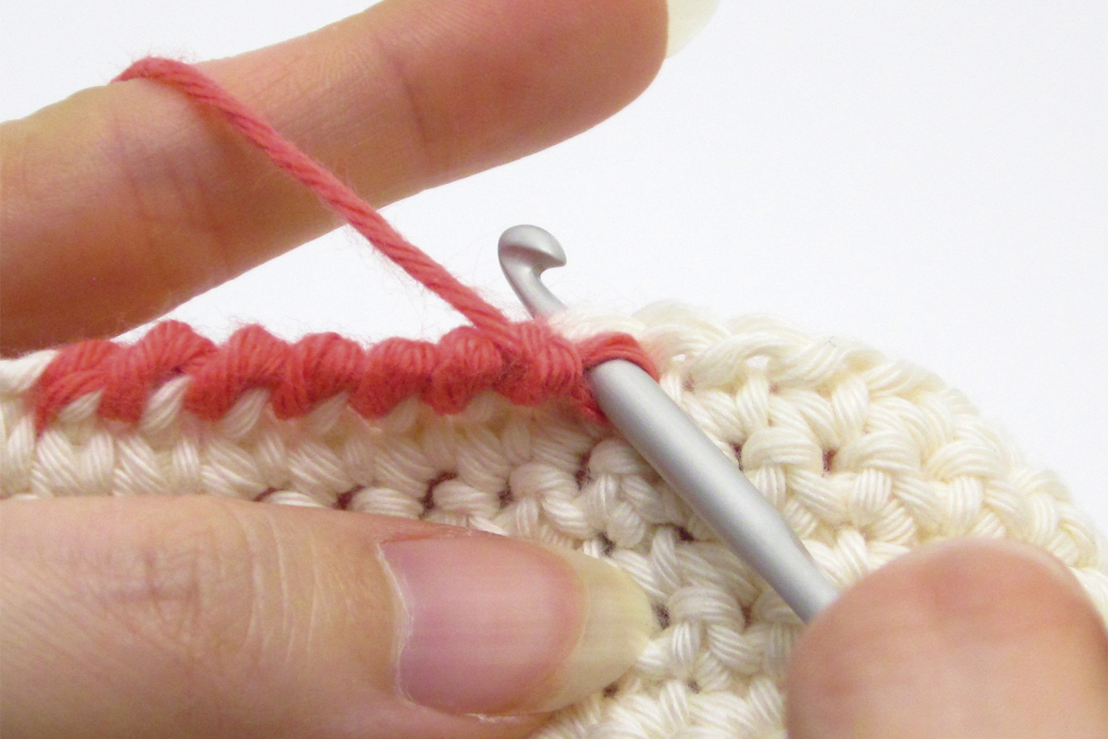 How to crochet crab stitch step 02