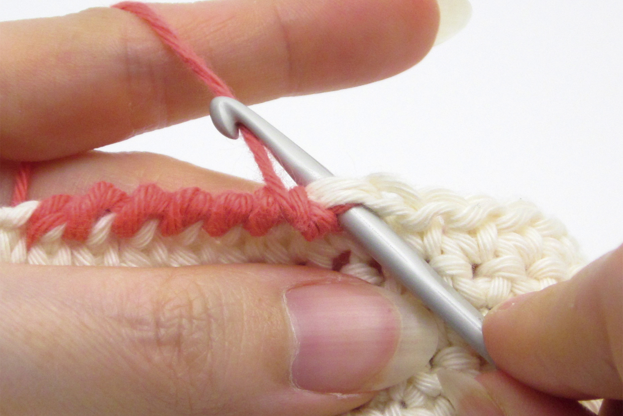 How to crochet crab stitch step 03