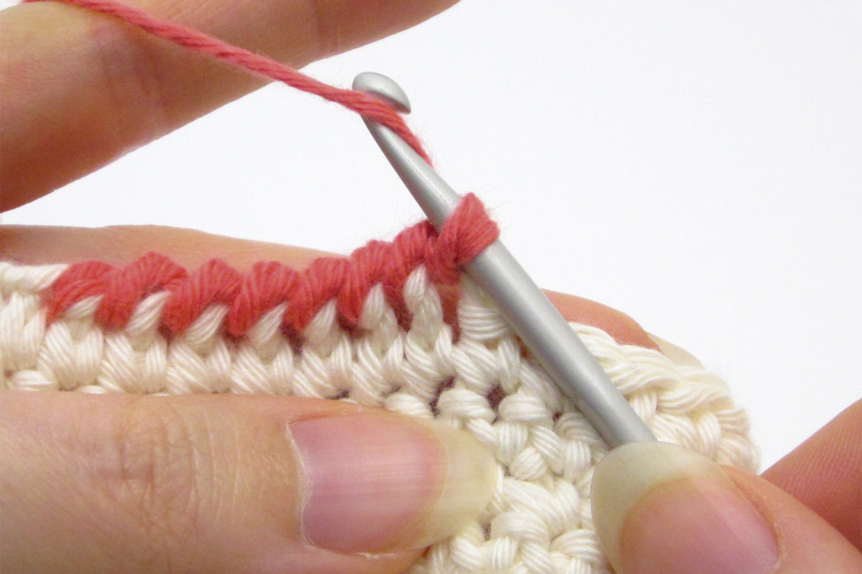 How to crochet crab stitch step 05