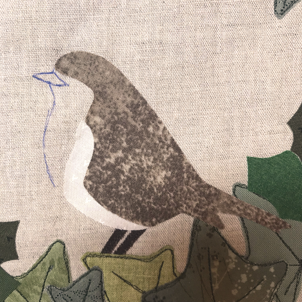 Winter robin applique cushion Figure 5a