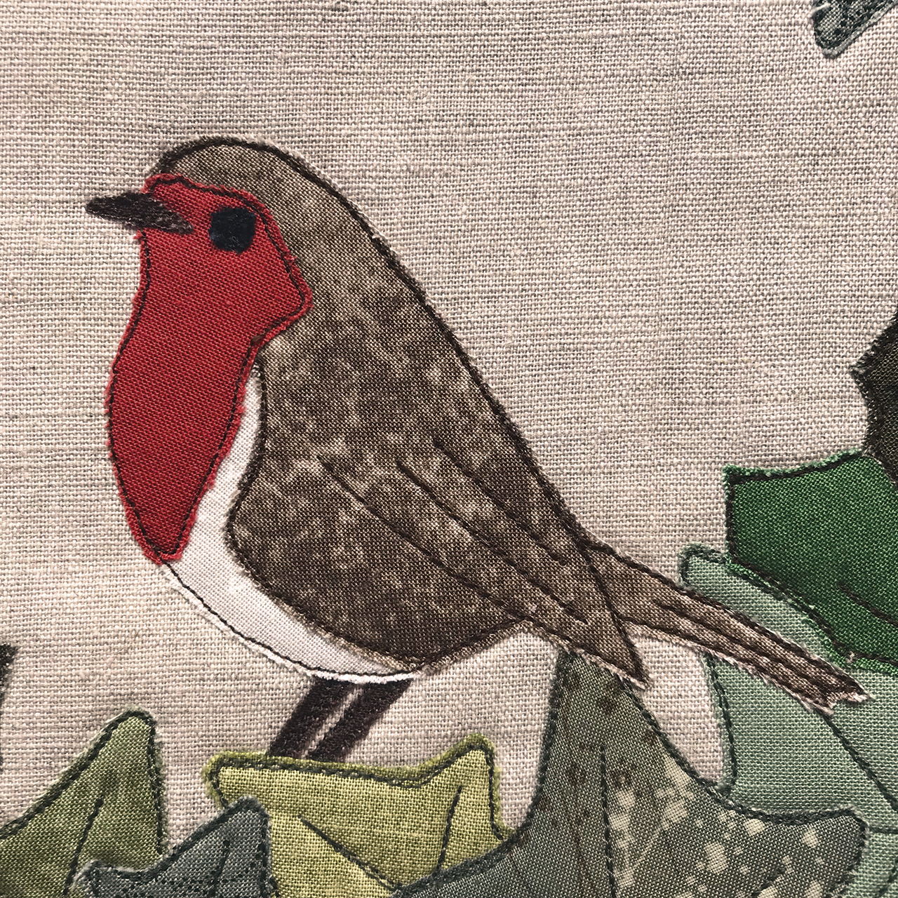 Winter robin applique cushion Figure 5b