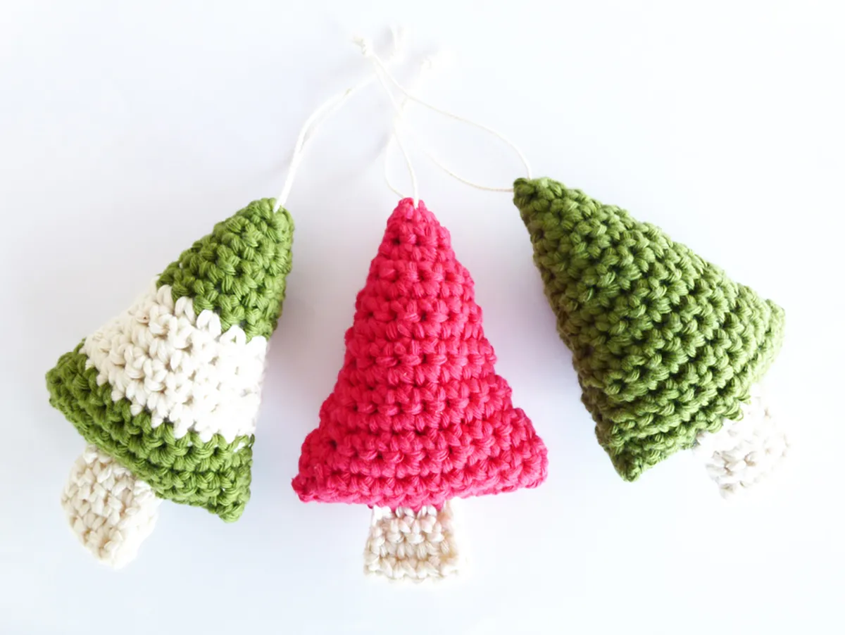 free Christmas tree crochet decoration pattern