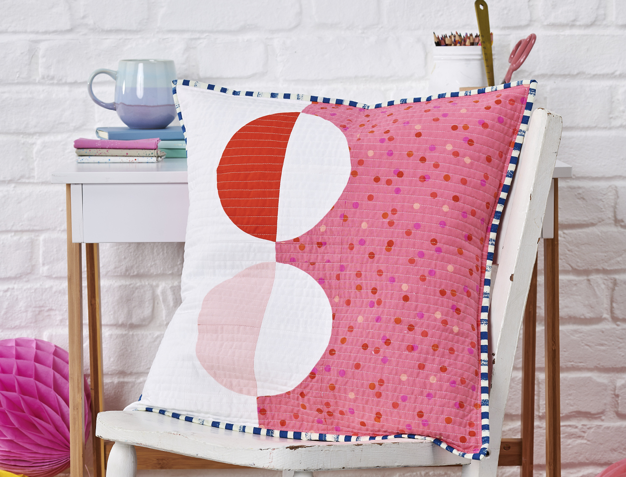 Free Curved patchwork cushion sewing pattern