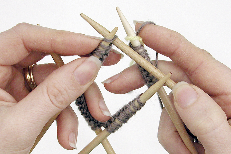 How to knit with double pointed needles step 2