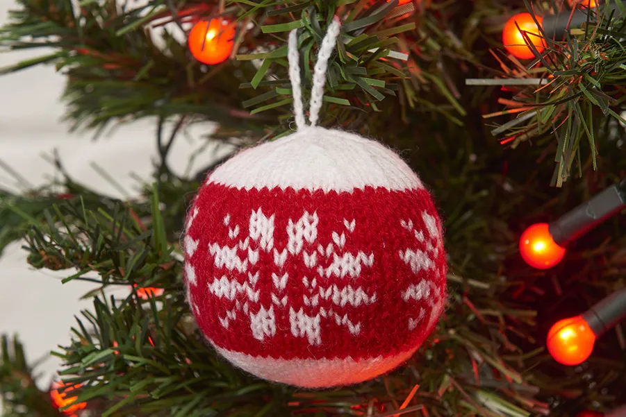 Knitted bauble pattern