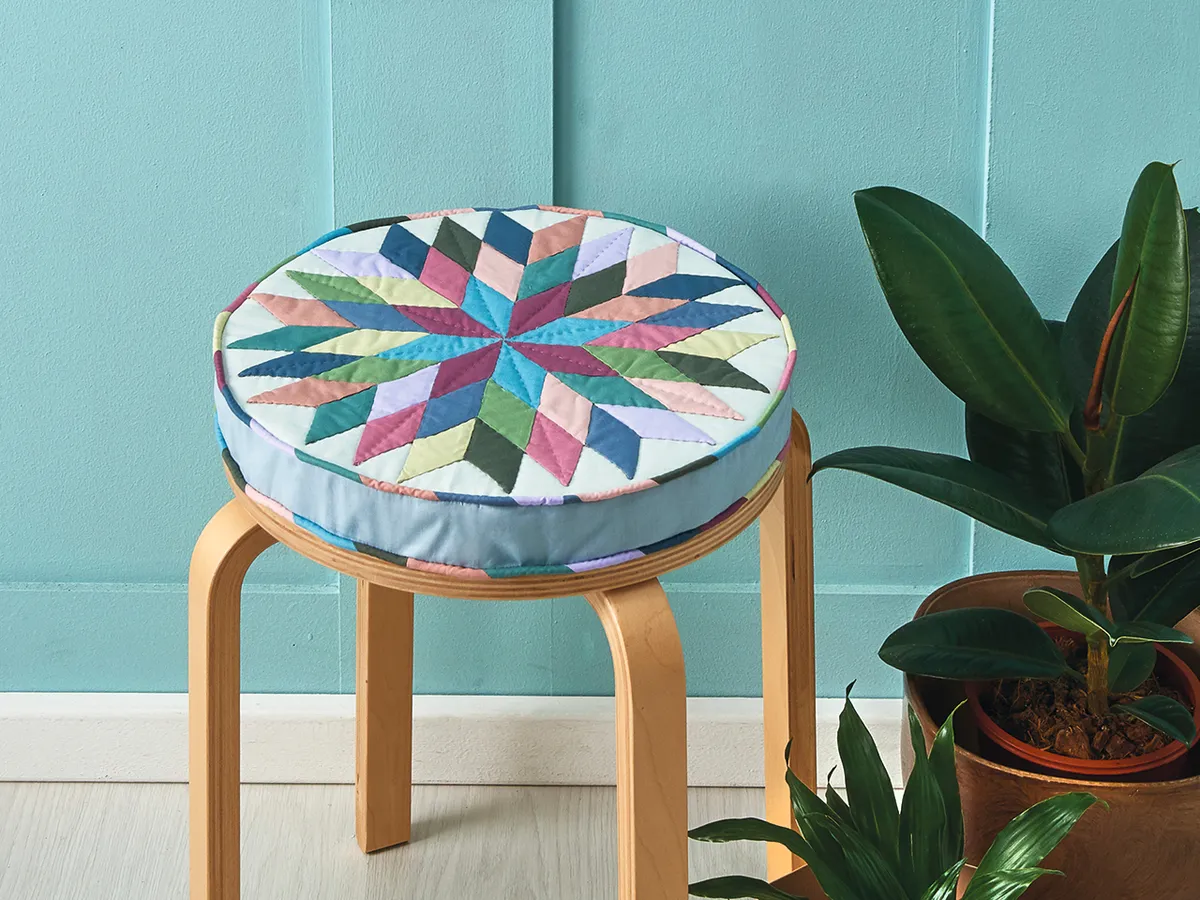 Free DIY Patchwork stool cover pattern