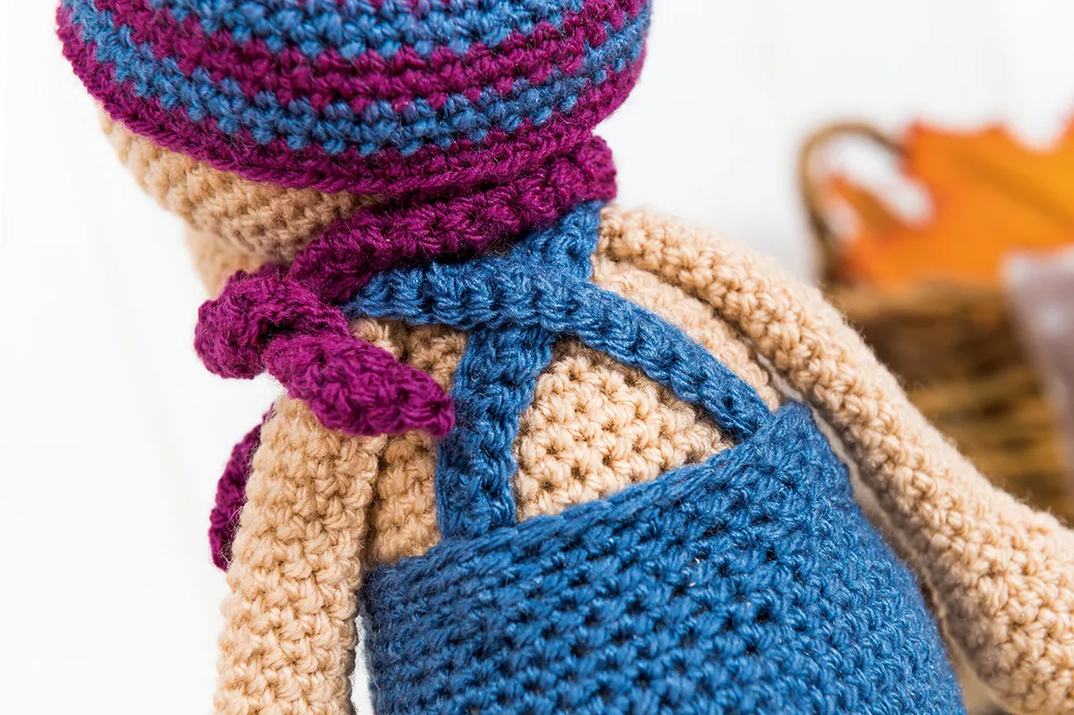 Free crochet teddy bear pattern - back