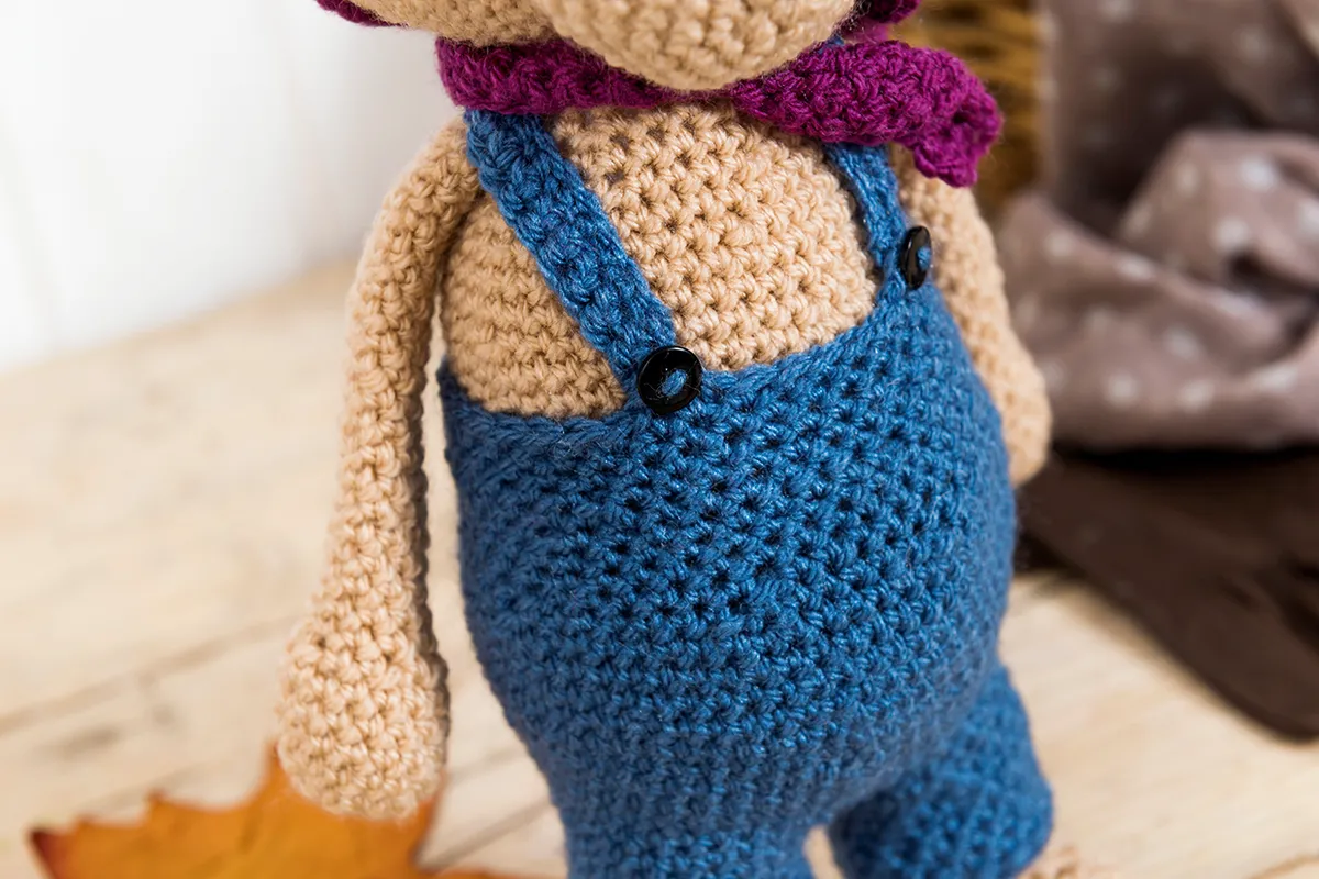 Free crochet teddy bear pattern - dungarees