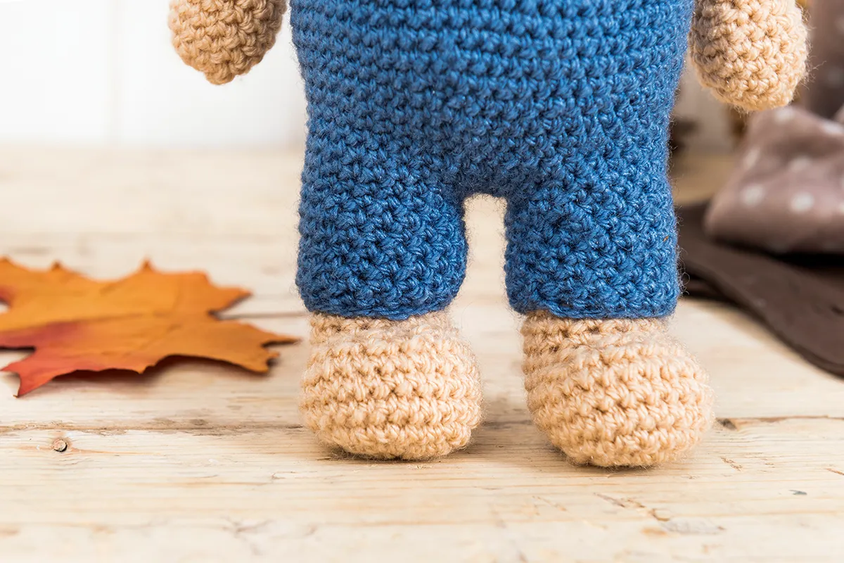 Free crochet teddy bear pattern - legs