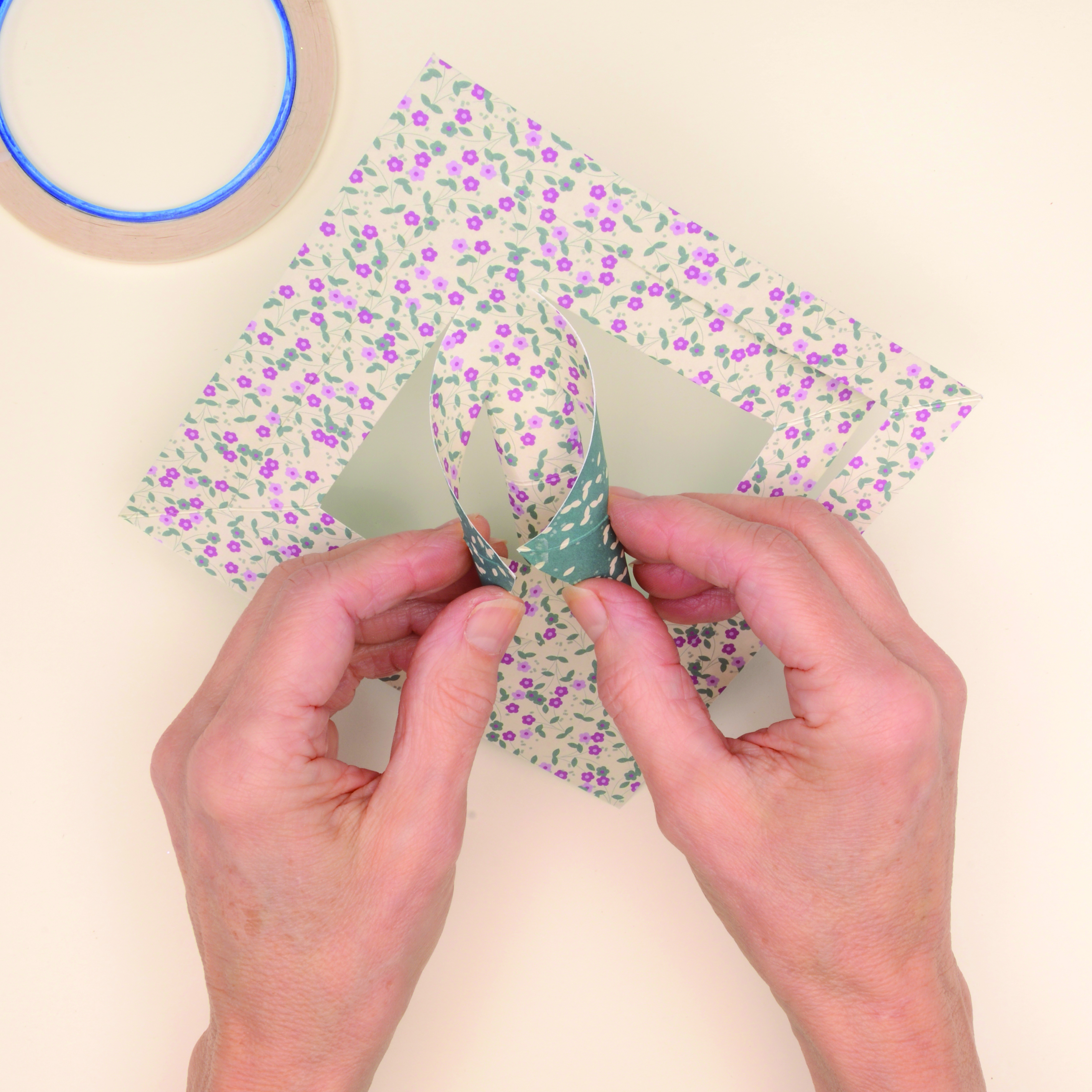 How to make a 3d paper snowflake – step 5