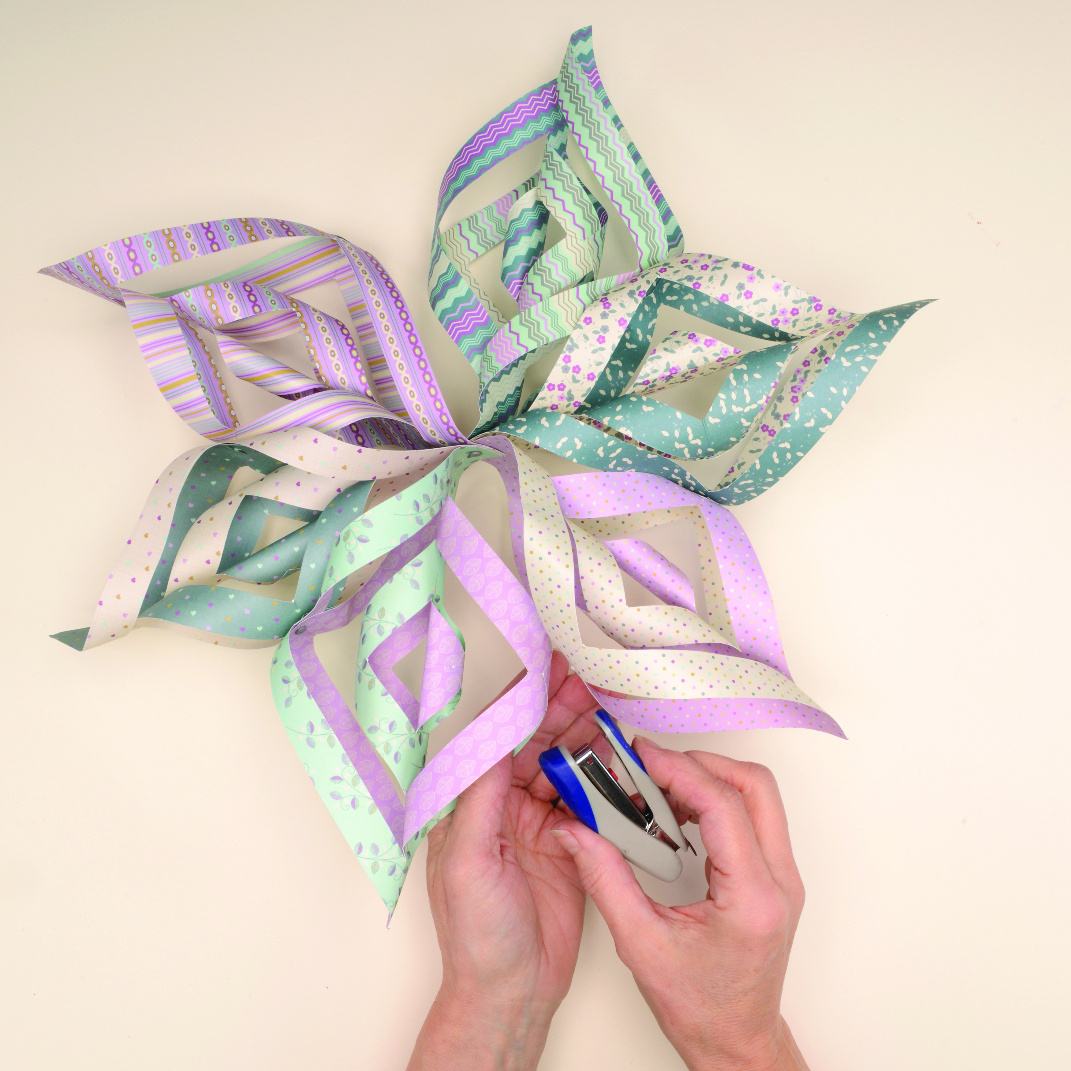 How to make a 3d paper snowflake – step 7