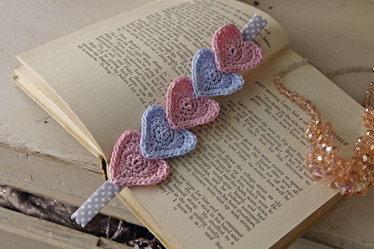 Free_heart_bookmark_crochet_pattern