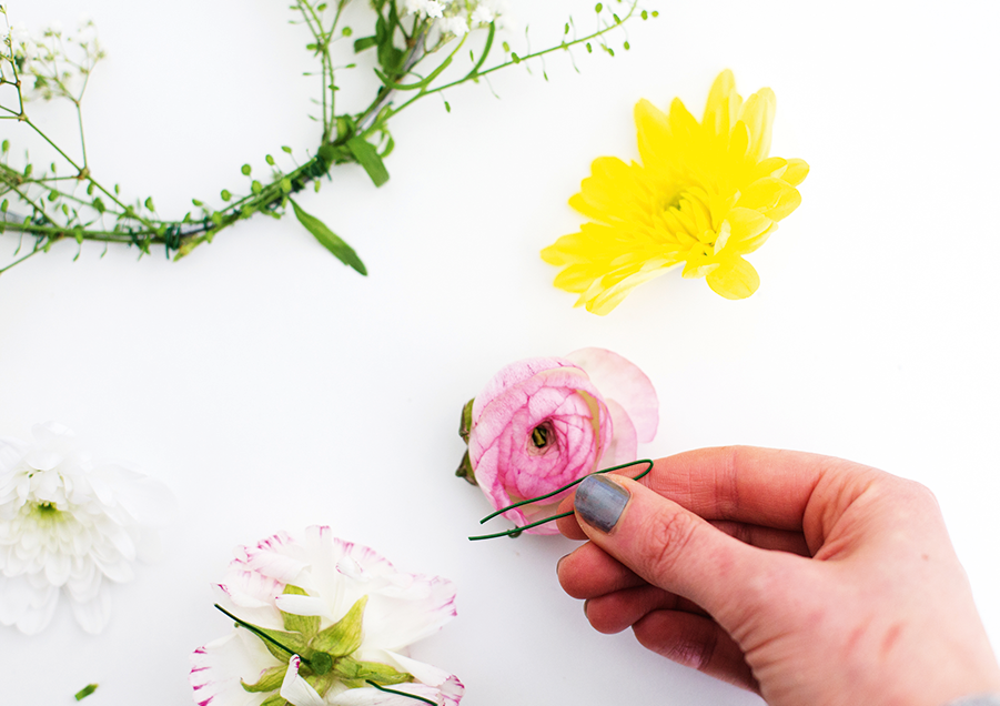 How to make a spring wreath step 8