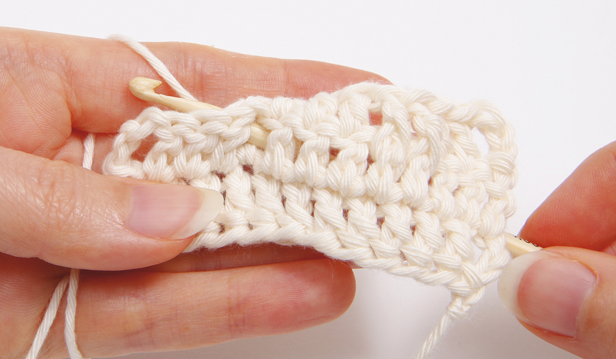How_to_crochet_back_post_treble_step_04