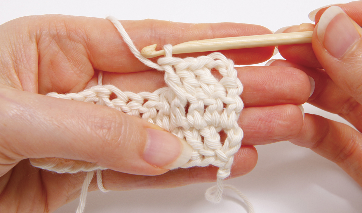 How_to_crochet_front_post_treble_step_08
