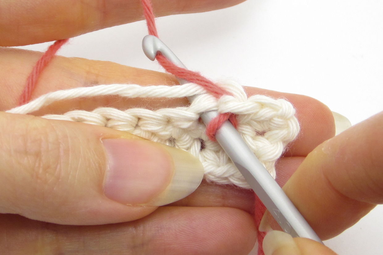 How_to_do_tapestry_crochet_step_01