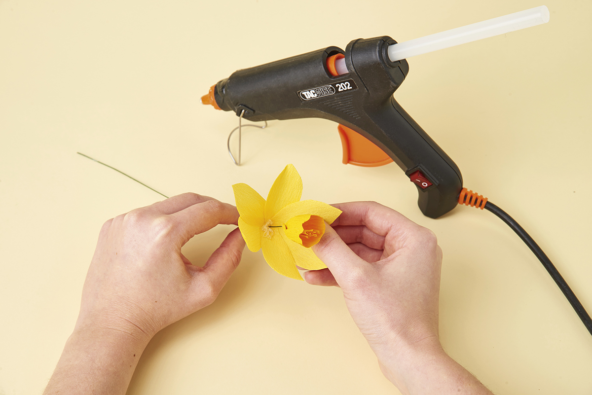 How to make paper daffodils_step03