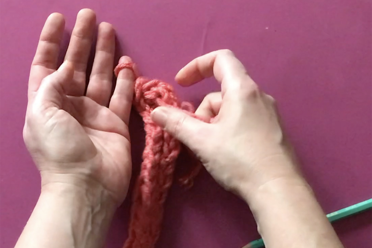 how to do finger knitting step 10