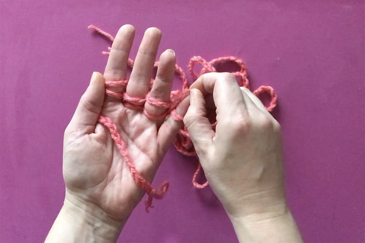 how to do finger knitting step 4