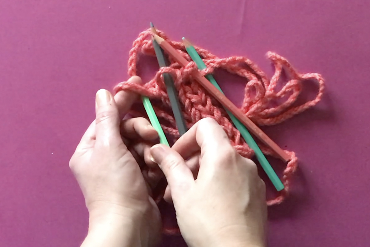 how to do finger knitting step 8