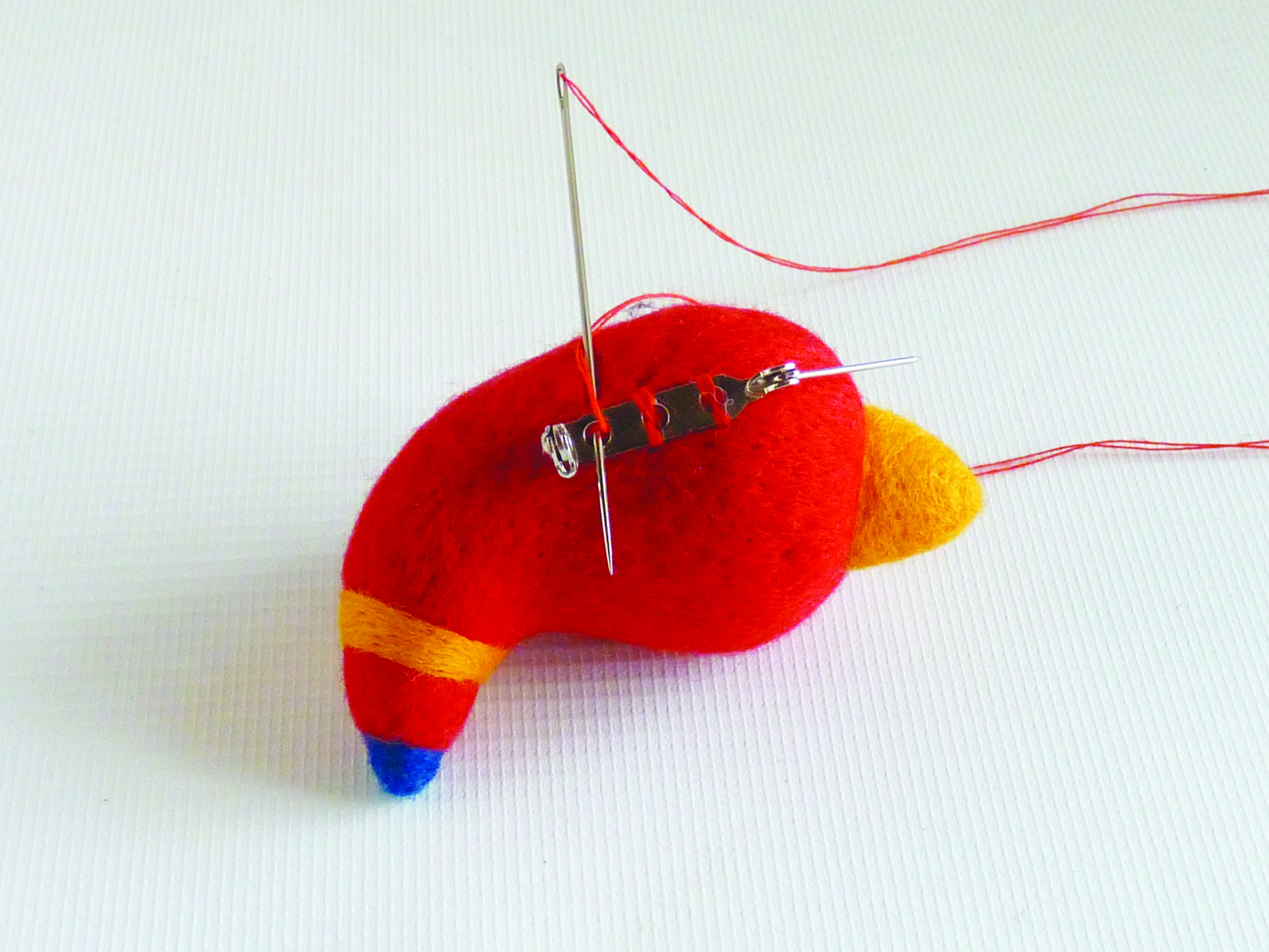 Beginner’s guide to needle felting, how to sew on a brooch pin, step 1