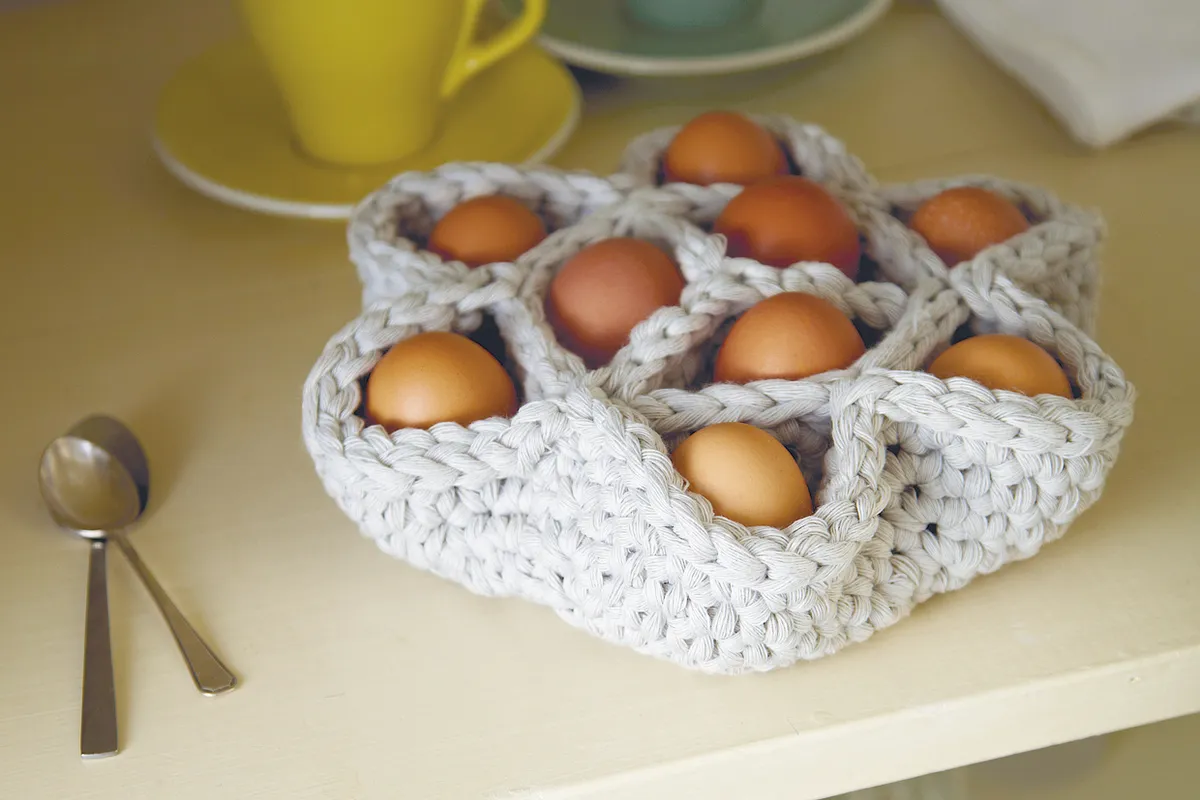 Free-egg-basket-crochet-pattern