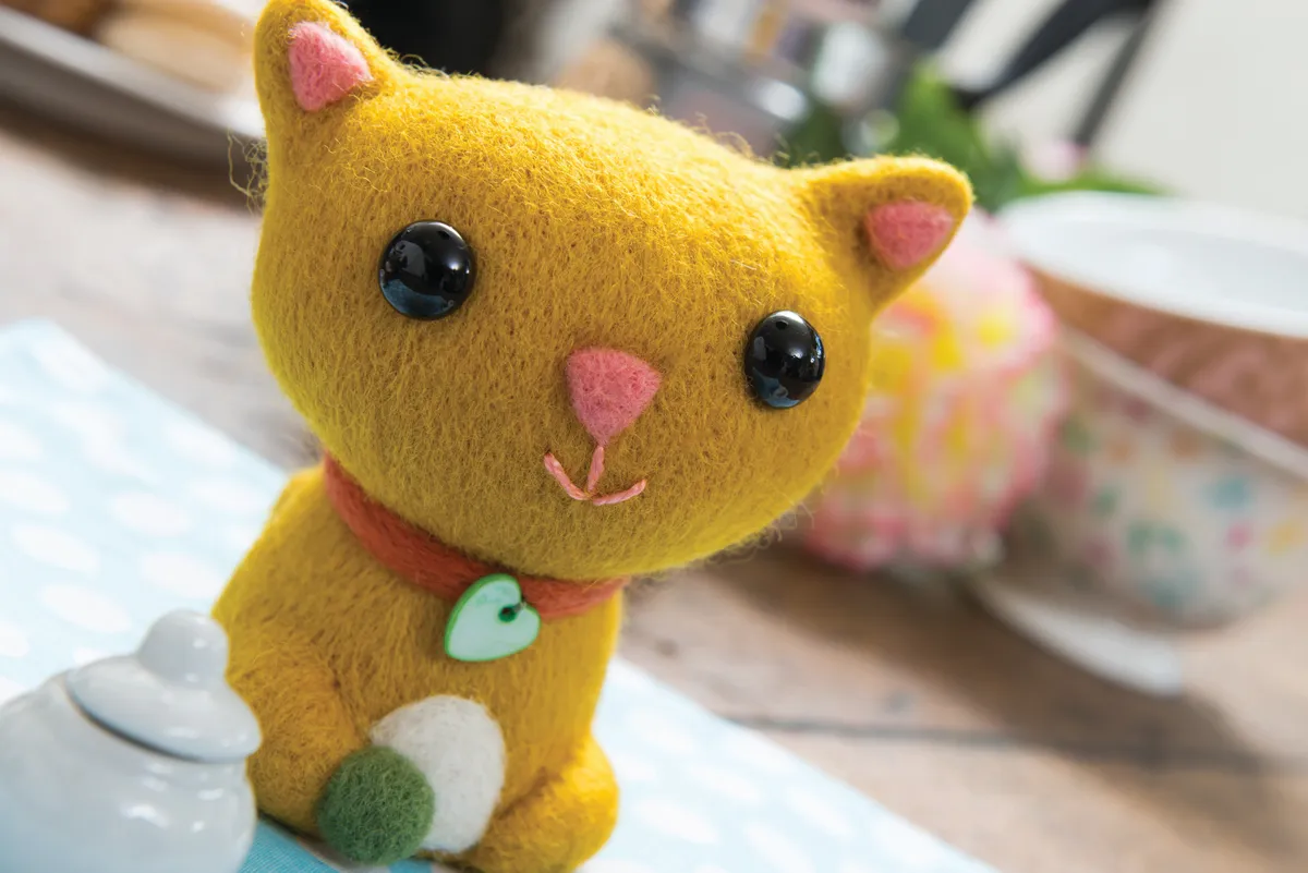 How to make needle felted animals - needle felted cat, front