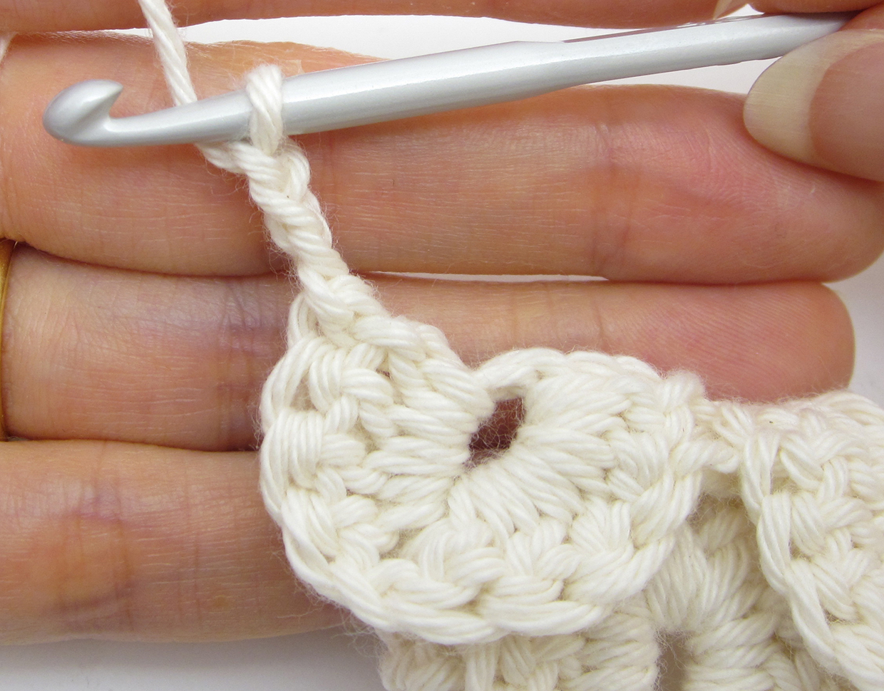 How_to_crochet_crocodile_Stitch_further_rows_step_03