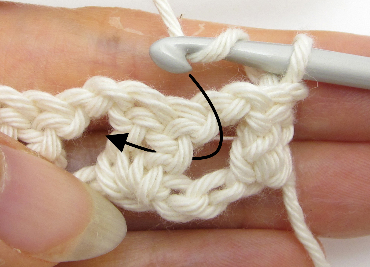 How_to_crochet_crocodile_Stitch_scale_row_step_01
