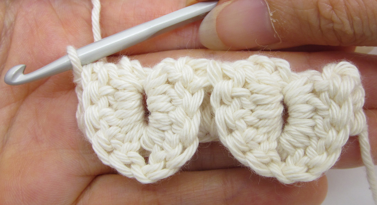 How_to_crochet_crocodile_Stitch_scale_row_step_12
